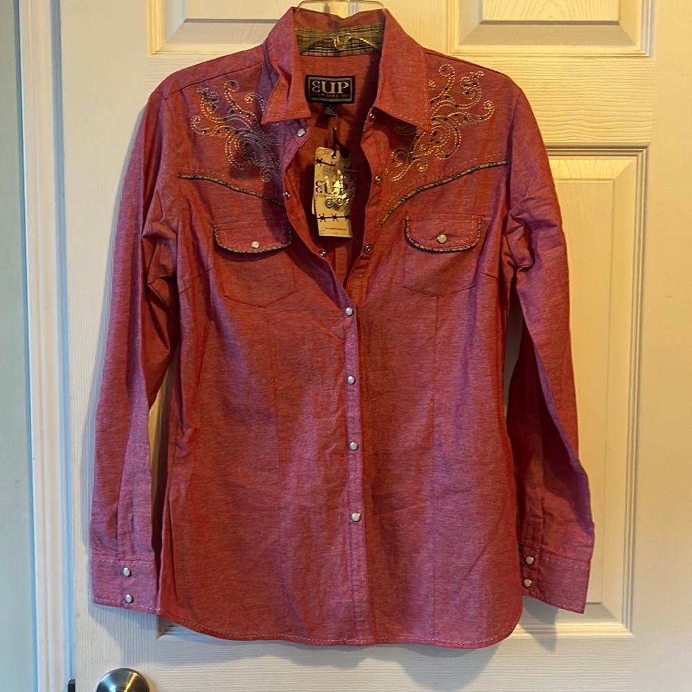 Cowgirl Up pearl snap!  Medium NWT